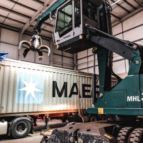 Maersk Container Fuchs Umschlagbagger Greifer